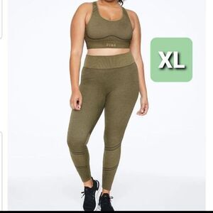 New VS PINK SEAMLESS LEGGINGS